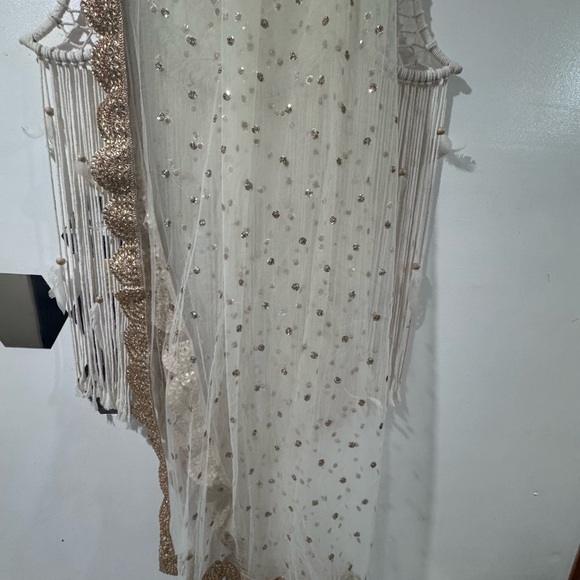 Elegant Cream and Gold Skirt Set - Picture 5 of 9